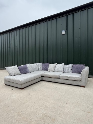 Dfs bampton corner - bampton,